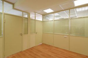 Алюминиевая перегородка с дверью GFTD524
